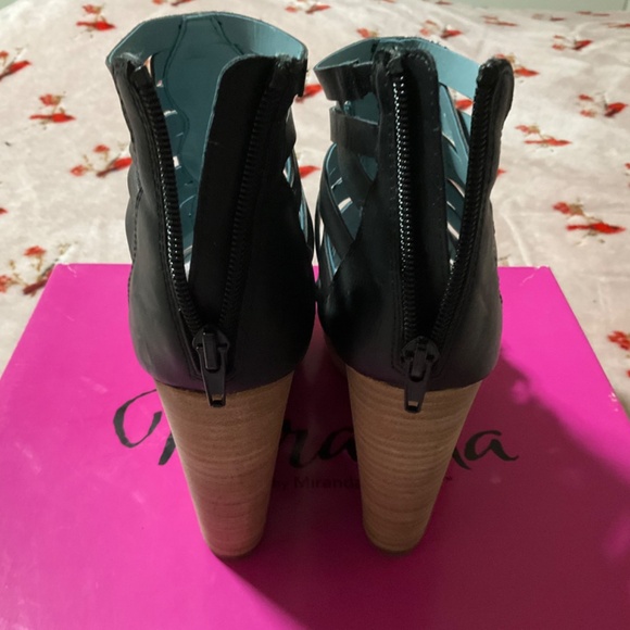 NIB Miranda Lambert Black wedge sandal Size 6 1/2 4.25” heel Back zip Gladiator - Picture 10 of 13